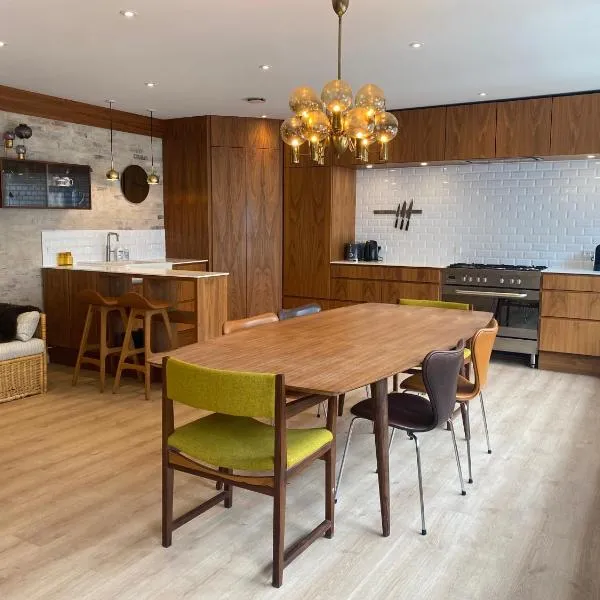 Aalborg - Beautifully renovated luxus apartment, hotel em Aalborg