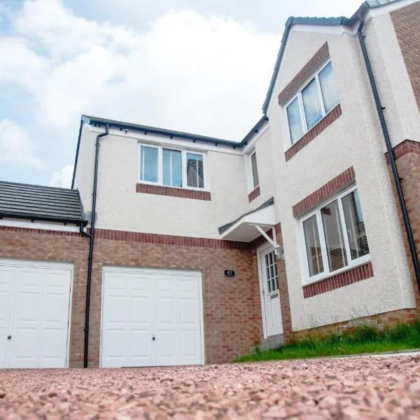 Beautiful 5 Bedroom House in Glasgow, hotel v mestu Cambuslang