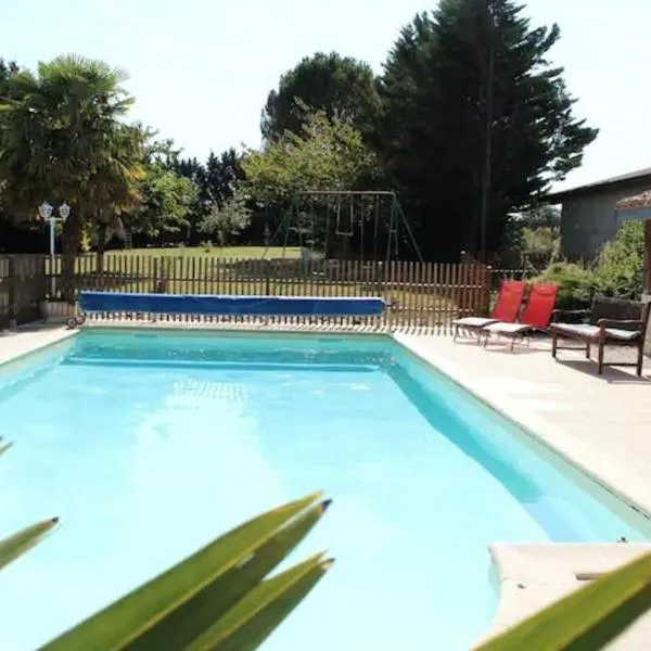 Gite La Grange du Pech, hotel v destinaci Lacour