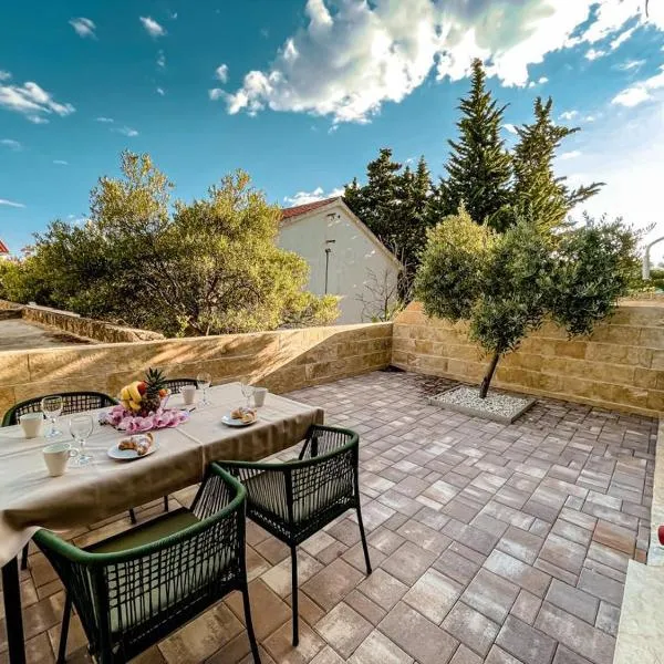Pinia Apartments Bol, hotel v destinaci Bol