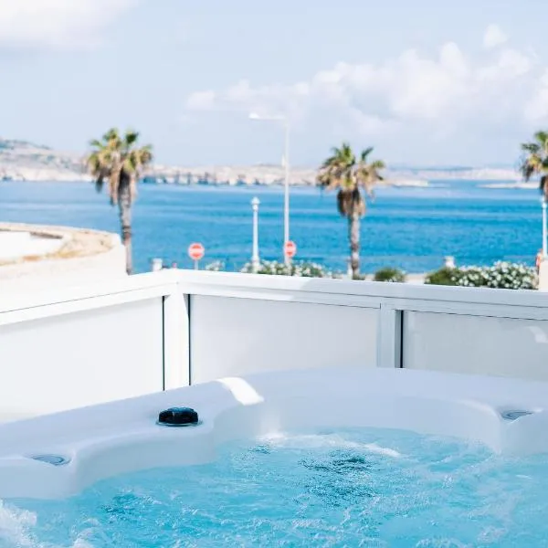 Stunning Holiday Villa with a Heated Jacuzzi, hotel v destinaci St Paul's Bay