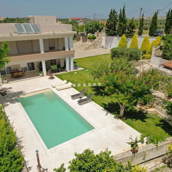 Blue Sky Villa in Crete: Epáno Váthia şehrinde bir otel