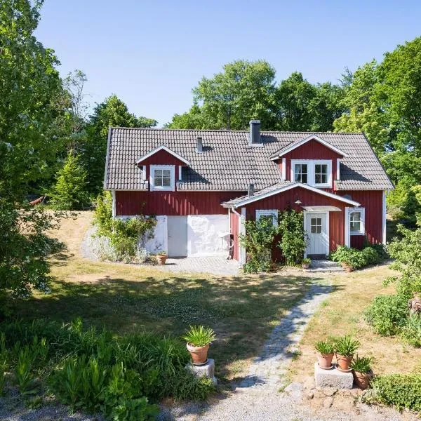 Holiday Home Matvik by Interhome, Hotel in Trensum