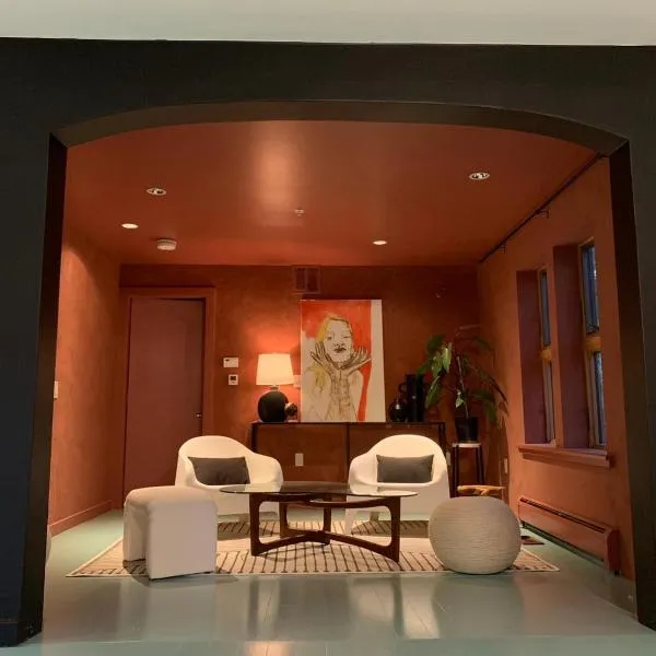 The Trail in Adams - Berkshires' Art Hotel, ξενοδοχείο σε Adams