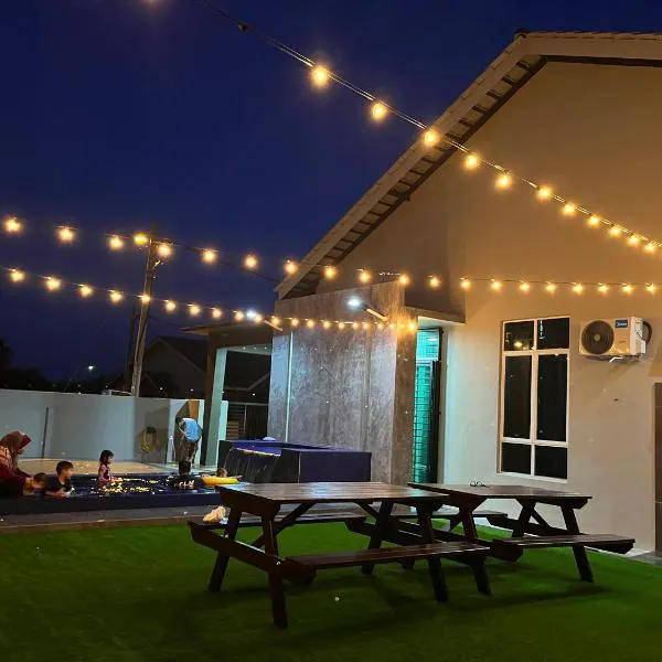 Adwa Homestay Kijal Private Pool Mini Golf, hotel v destinaci Kampong Darat Kijal