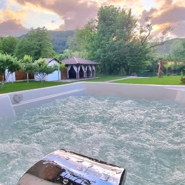 Villa Sara on river Una, hotel in Bihać