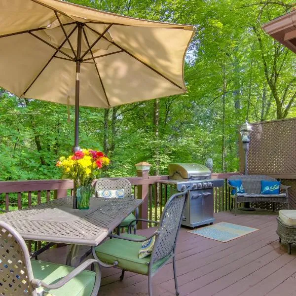 Cabin in Lake Lure Near Chimney Rock and Asheville!, hotel a Westminster