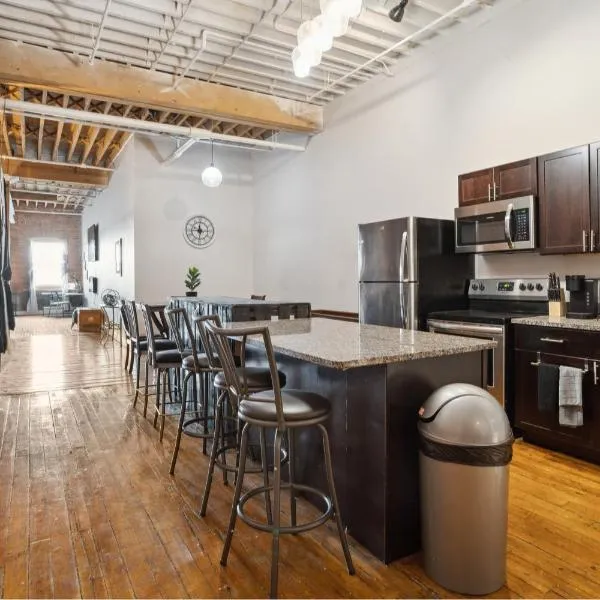 Gorgeous Downtown Detroit Loft - Fully Equipped, hotel in Detroit