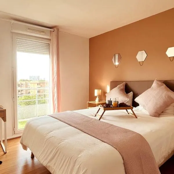 Penthouse de standing: Vue paris- 10min de l'aéroport Orly - Parking gratuit, hotel in Orly