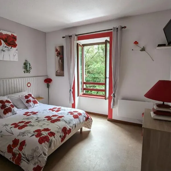 Chambres d'hôtes Les Lits des Fées, hotel v destinácii Saint-Floret