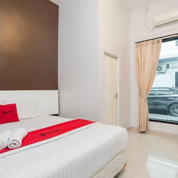 RedDoorz Syariah near Taman Air Mancur Bogor, hotel in Bogor