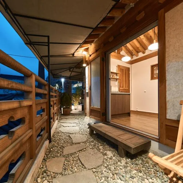 Luxury Hanok Cottage Nest, hotel a Seul