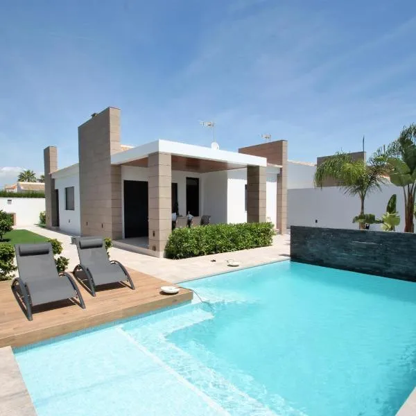 Luxury Villa, hotel in Torrevieja