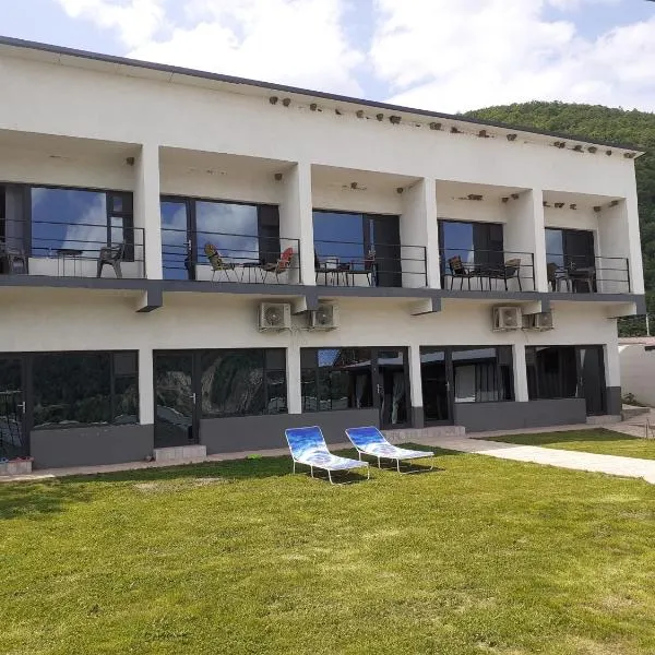 Cazanele Dunarii "La Cumatru", hôtel à Dubova