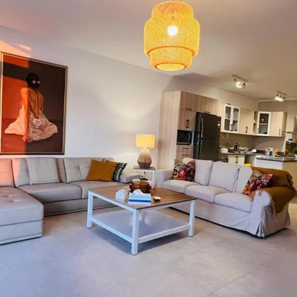 Swan Lake North Coast Luxurious Chalet with Garden, hotel v destinaci Zāwiyat al ‘Awwāmah