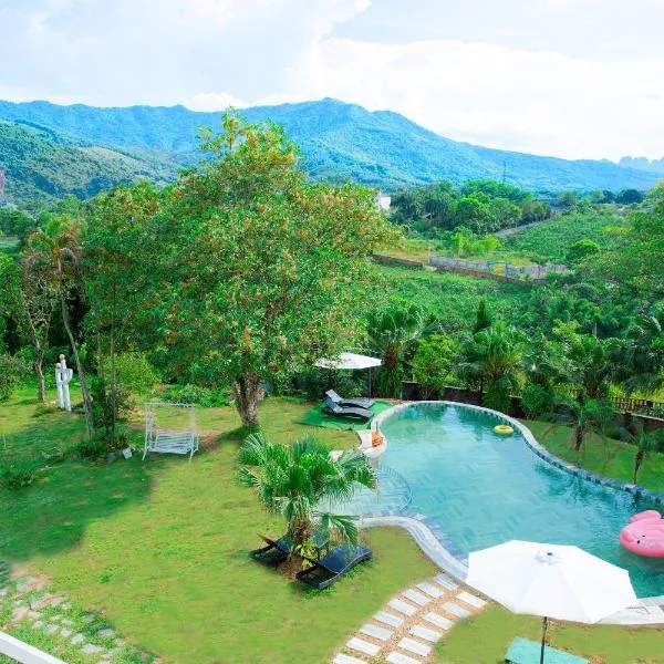 White Villa, hotel in Làng Trang