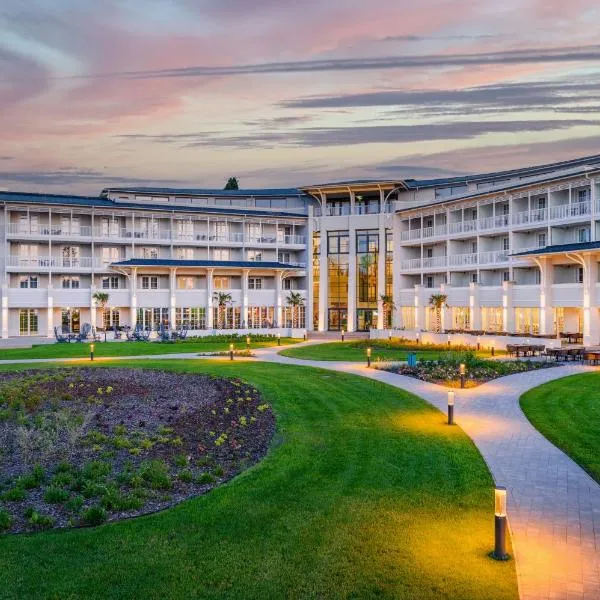Mövenpick Balaland Resort Lake Balaton – hotel w mieście Szántód