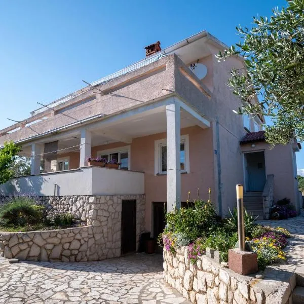 Apartments with parking space Povljana, Pag - 6298, hotel in Povljana