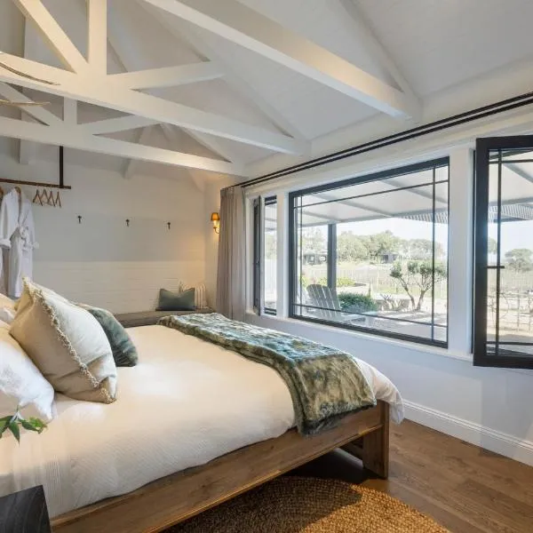 The Strand at The Vineyard Retreat McLaren Vale - King BR, Comp Minibar, Breakfast Prov, Fireplace, hotel sa Blewitts Springs