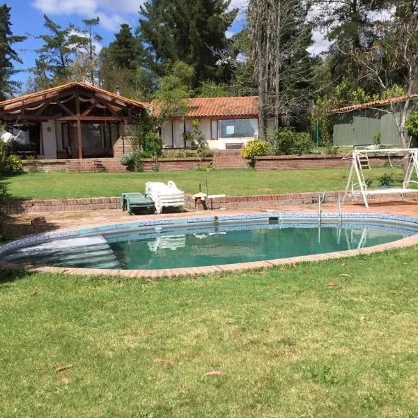 Alojamiento Punta verde Gran casa orilla Lago Rapel piscina ,jardines ,quincho ,terrazas,para 13, hotel v destinaci Las Cabras