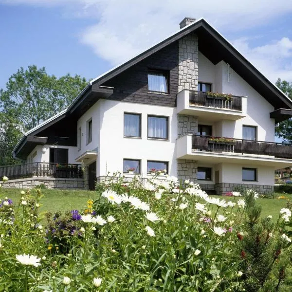 pension Jesen, hotel in Benecko
