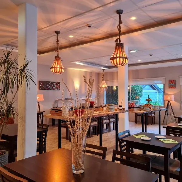 Hôtel du Golf Saint-Laurent, hotel v destinaci Ploemel