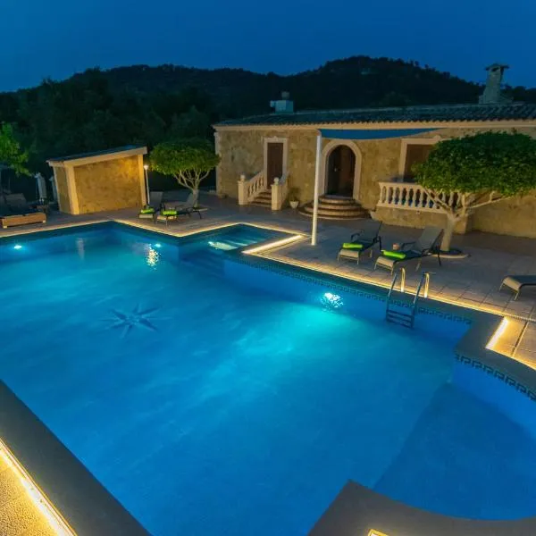 Villa Arhu – hotel w mieście Capdepera