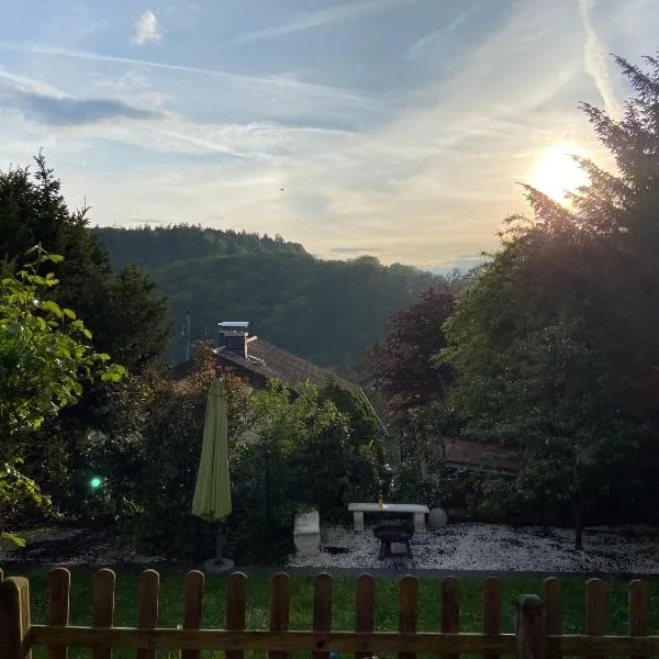 Exklusive Wohnung Nähe Frankfurt, hotel v mestu Eppstein