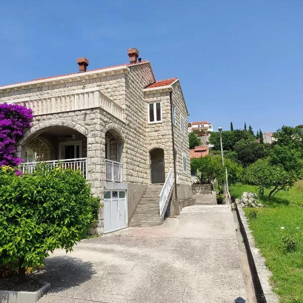 Guest House Franica & Pero Lobrovic, hotel em Slano