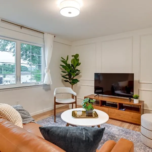 Glen Cove Vacation Rental Less Than 1 Mi to Downtown!, hotel v destinaci Glen Cove