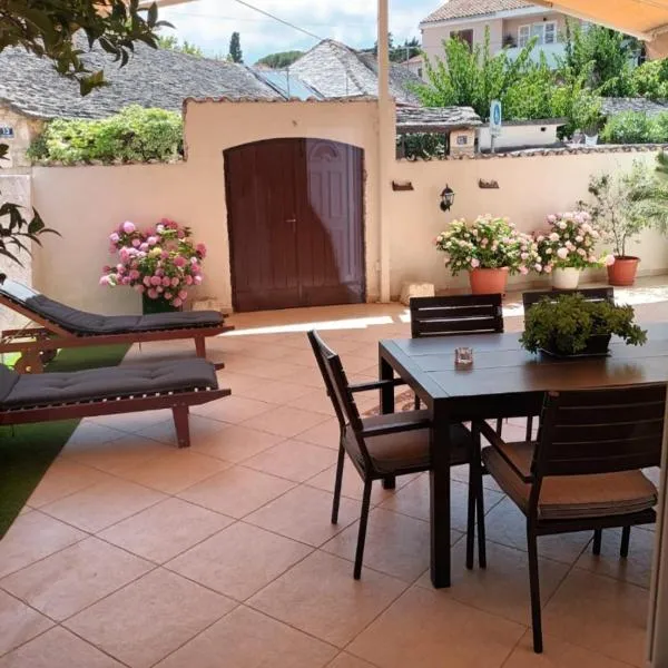 Charming 4* apartment in Supetar's old center, hotel v destinaci Supetar