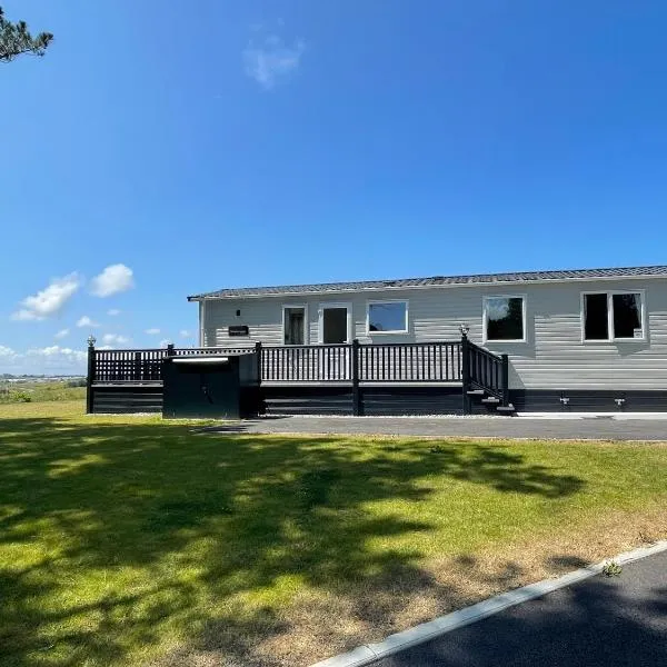 Holiday Home with Stunning Views, Hotel in Newquay