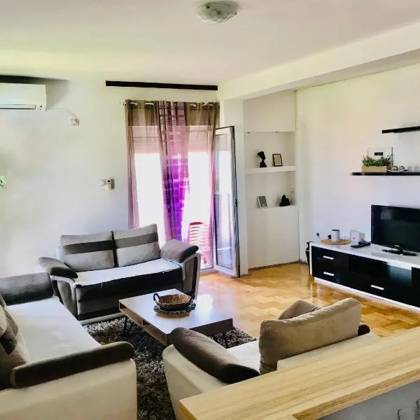 City view & pool apartment, Hotel in Niš