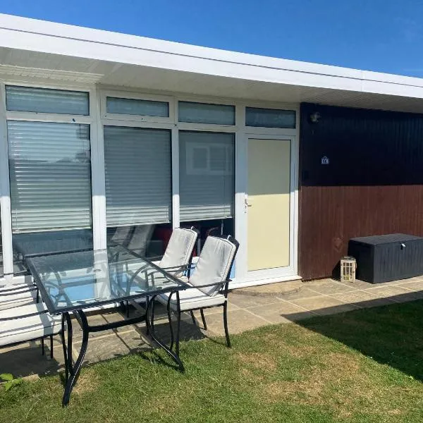 Selsey Country Club Valencia Chalet, hotel in Selsey