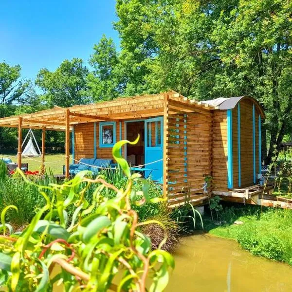 La roulotte du pêcheur, hotel en Bléneau