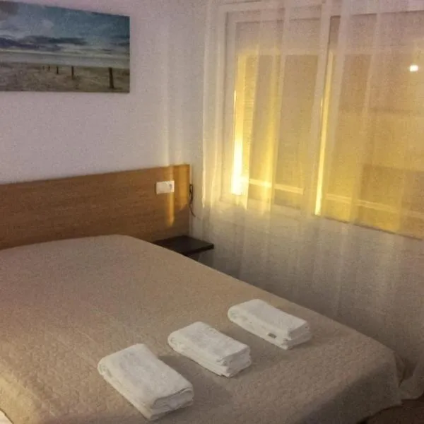 HABITACIÓN ECONÓMICA CON BAÑO PRIVADO EN PLENO CENTRO DE FIGUERES, hotel v destinaci Figueres