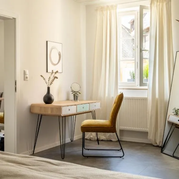 Stilvoll! 2 Schlafzimmer! Klimatisiert! Gassenviertel-Fußgängerzone! Wohnzimmer! Küche! Bad!, hotel in Bayreuth