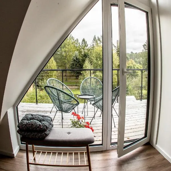 Vakaras cozy apartment in the guest house with the terrace and the stunning view to the river side, hotel in Birštonas