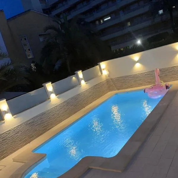 Luxury Private New 2023 Villa Mirelle, hotel Torreviejában