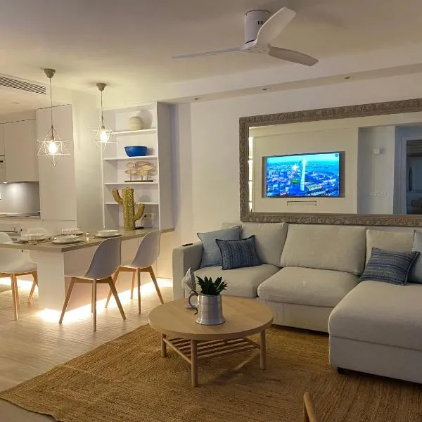 Modern new apartment, Perfect for golf and digital nomads , sea view and parking, hotel em Marbella