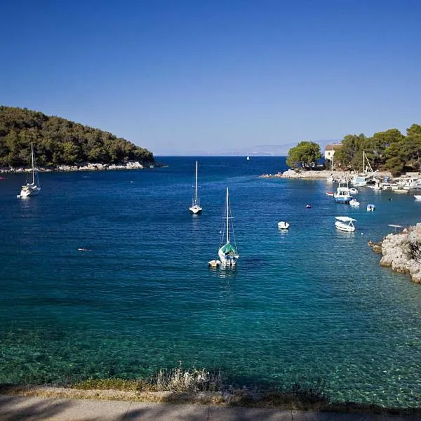Brunohome - design apartment by the sea, hotel in Mali Lošinj
