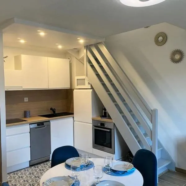 Charmant Duplex, 300 m de la mer, hôtel à Courseulles-sur-Mer