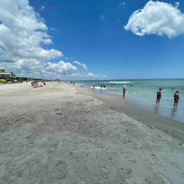 Elegant Coastal Getaway Spacious 3BR Chelsea House, hotel u gradu 'Myrtle Beach'