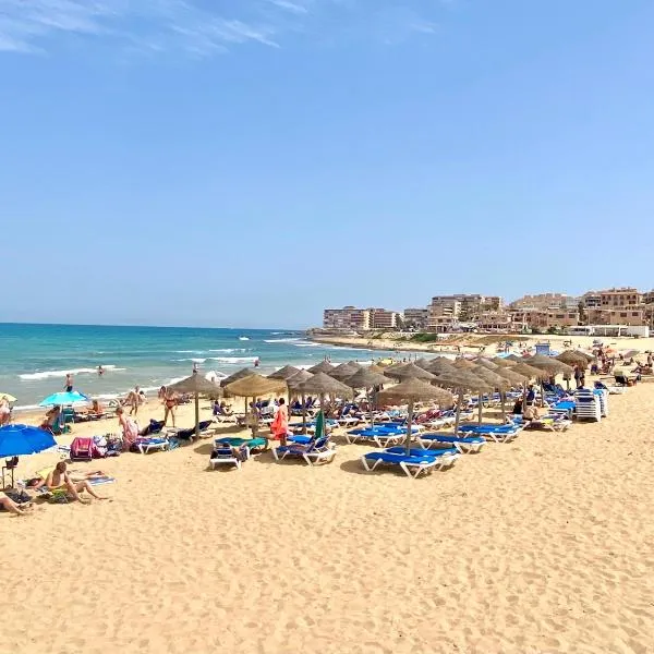 La Mata beach 2 bedroom apartment Torrevieja, hotel in La Mata
