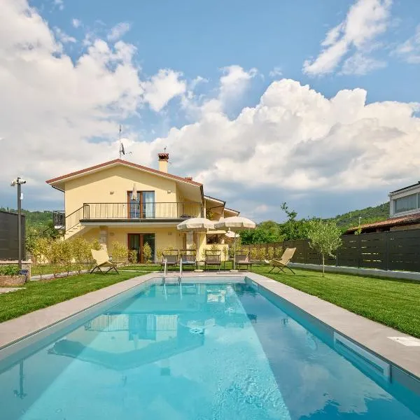 Leti Apartments Garda, hotel a Garda