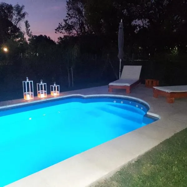 casa con pileta climatizada, tiempo para descansar, Pilar, khách sạn ở Villa Rosa