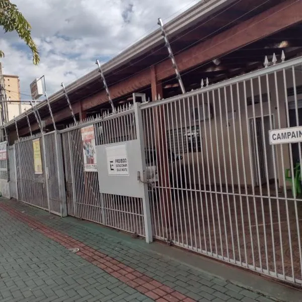 Hospedagem A Vale Verde, hotel in Londrina