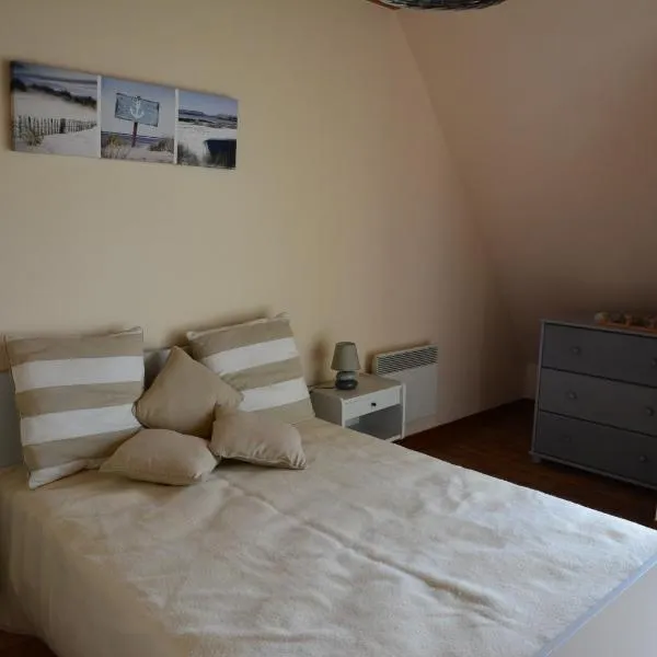 Maison près des plages, hotel in Tréffiagat