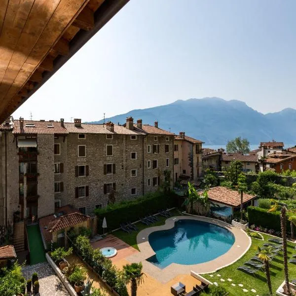 Casa Canarino, hotel v destinaci Riva del Garda
