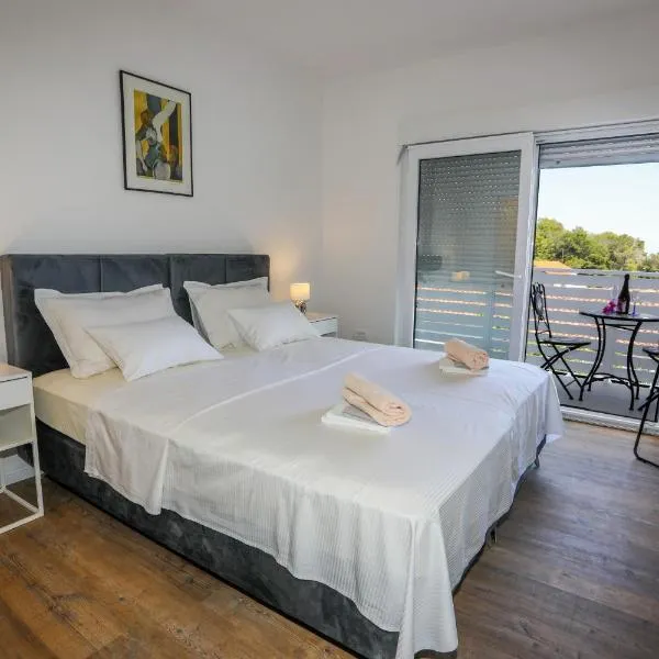 Stella Maris, Hvar - rooms with balcony and stunning sea views, hotel in Hvar